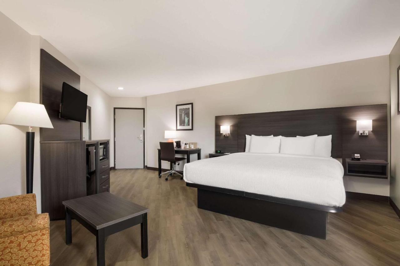 Quality Suites I-44 Tulsa Buitenkant foto