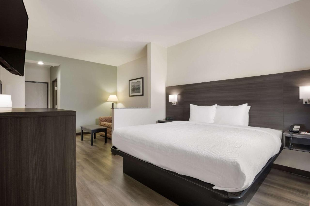 Quality Suites I-44 Tulsa Buitenkant foto