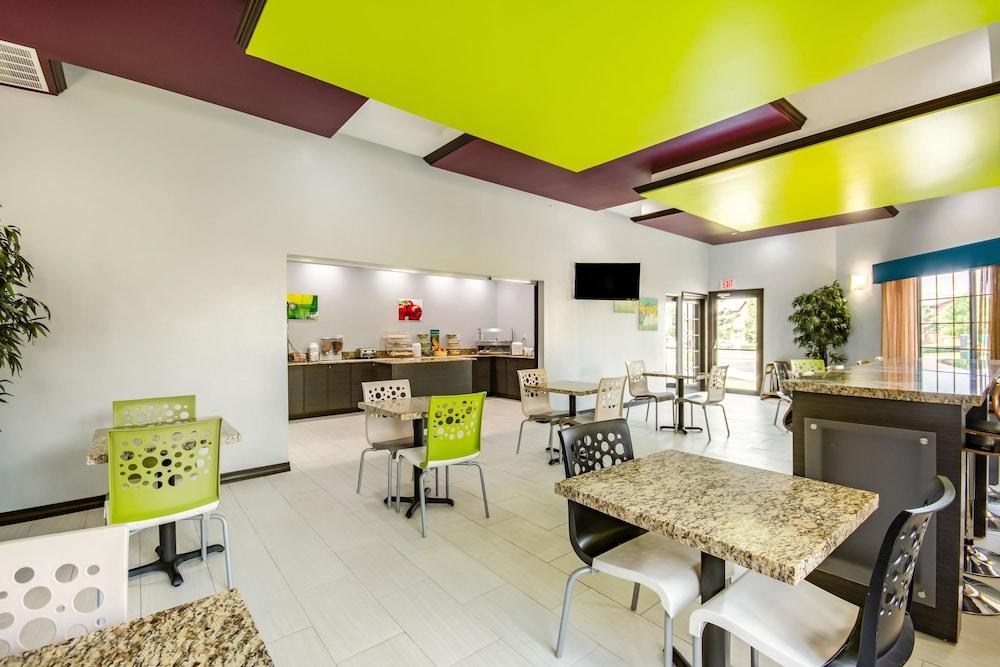 Quality Suites I-44 Tulsa Buitenkant foto