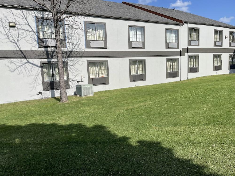 Quality Suites I-44 Tulsa Buitenkant foto