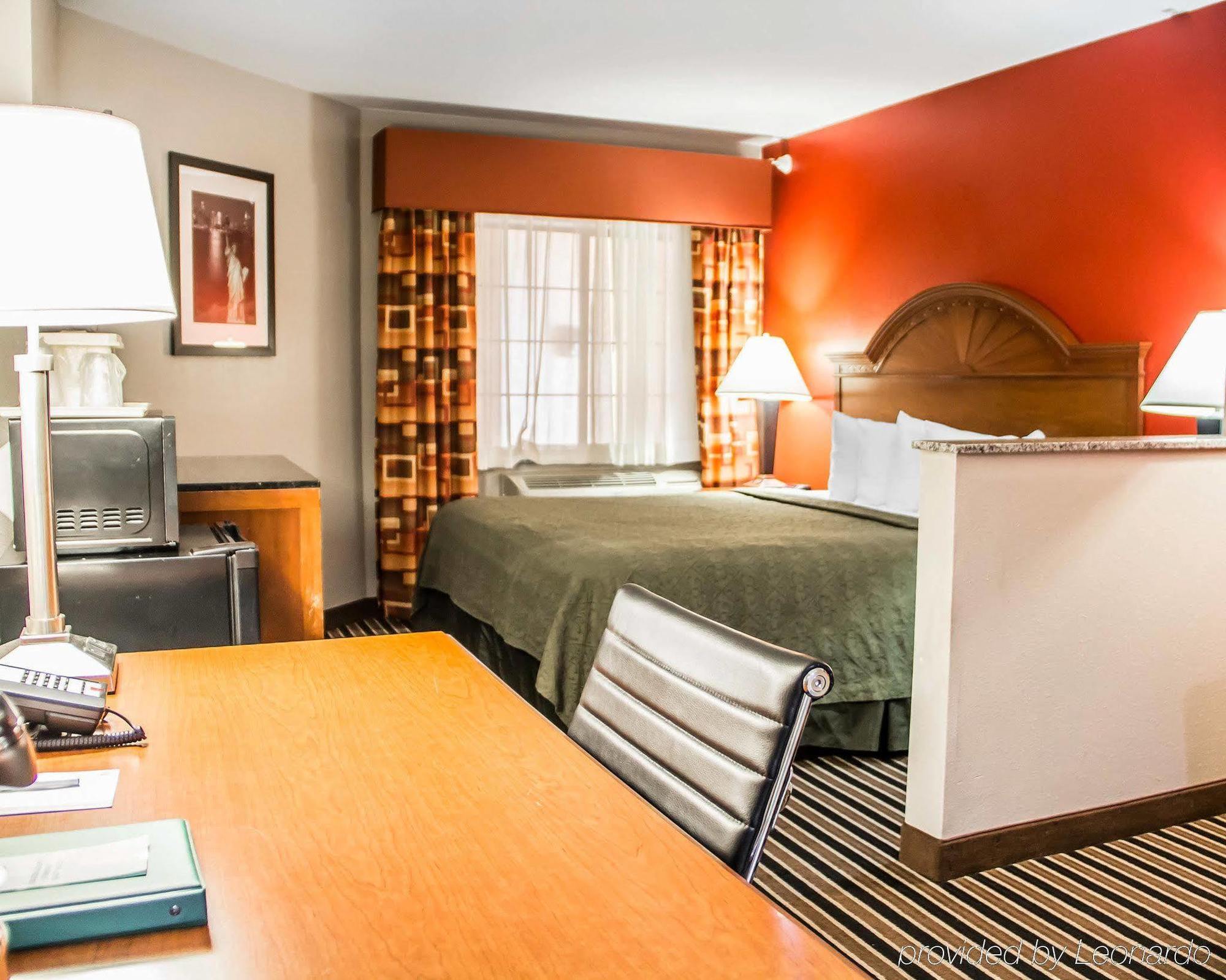 Quality Suites I-44 Tulsa Buitenkant foto